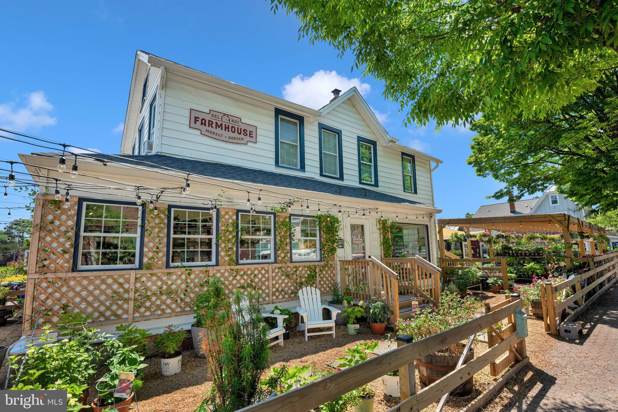 4 E WALNUT STREET