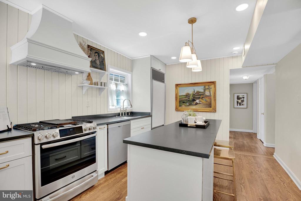 4 E WALNUT STREET
