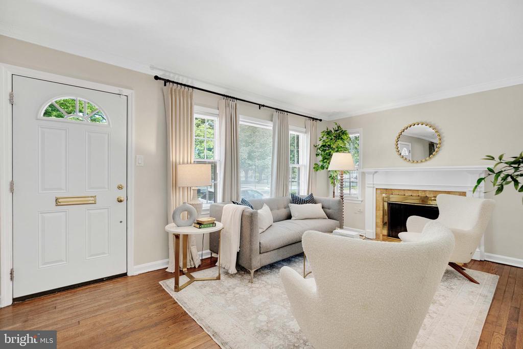 4 E WALNUT STREET