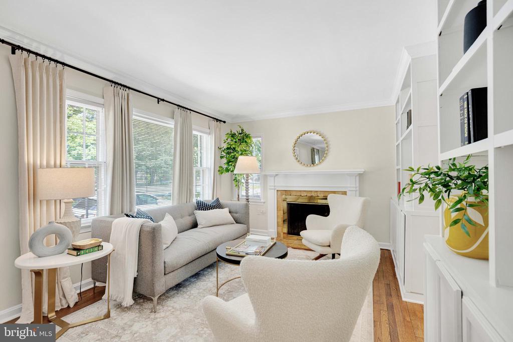 4 E WALNUT STREET