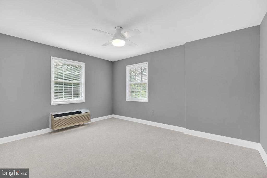 1700 W ABINGDON DRIVE 203