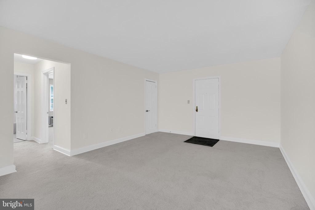 1700 W ABINGDON DRIVE 203