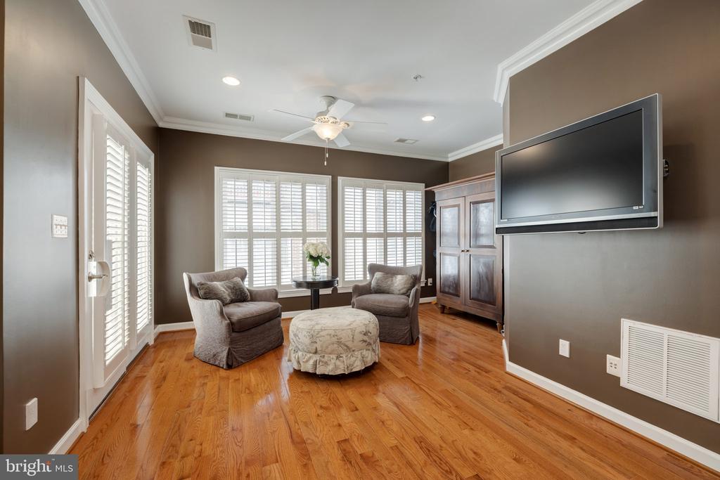 712 BRACEY LANE
