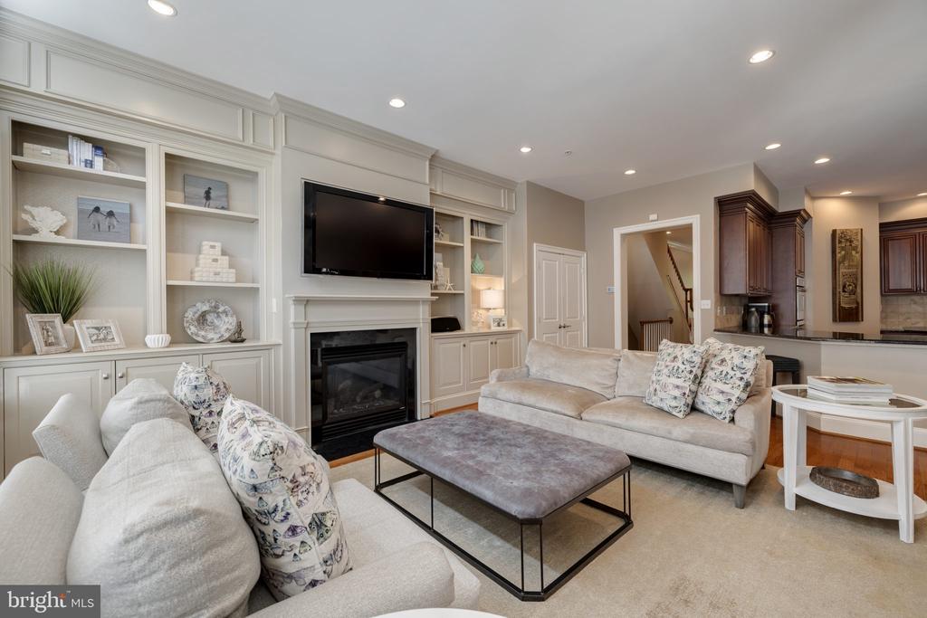 712 BRACEY LANE