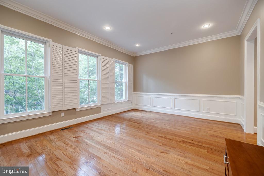 712 BRACEY LANE