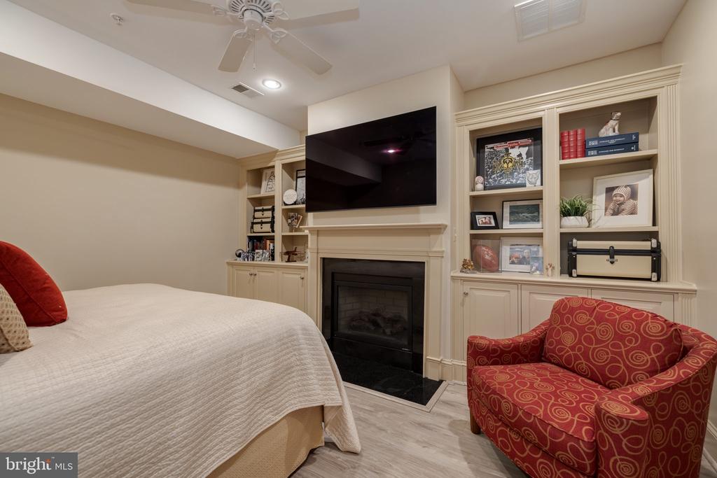 712 BRACEY LANE