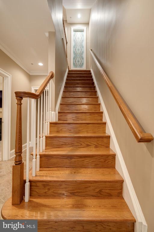712 BRACEY LANE