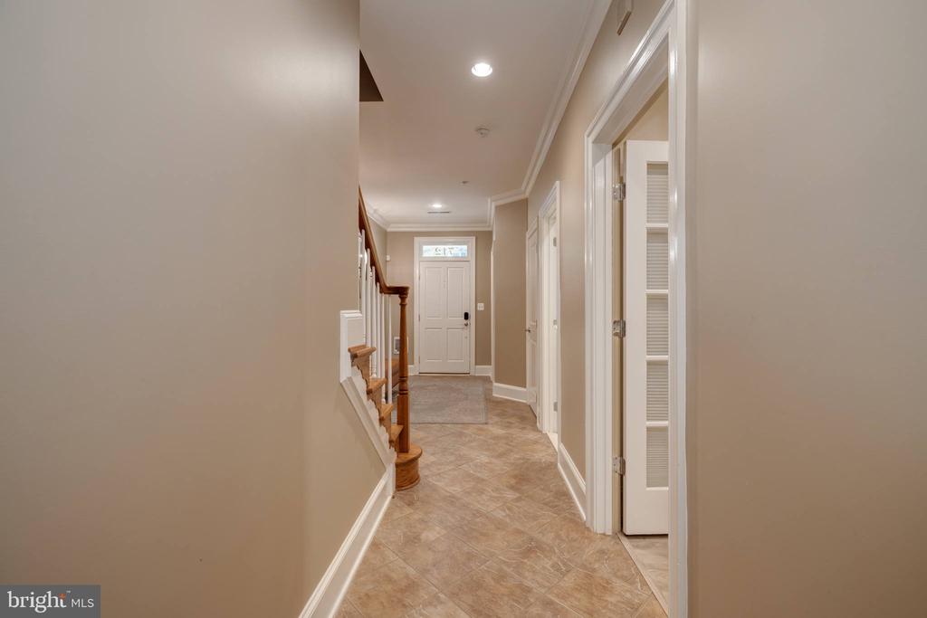 712 BRACEY LANE
