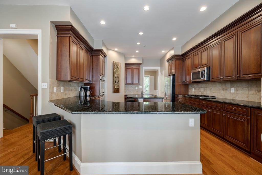 712 BRACEY LANE