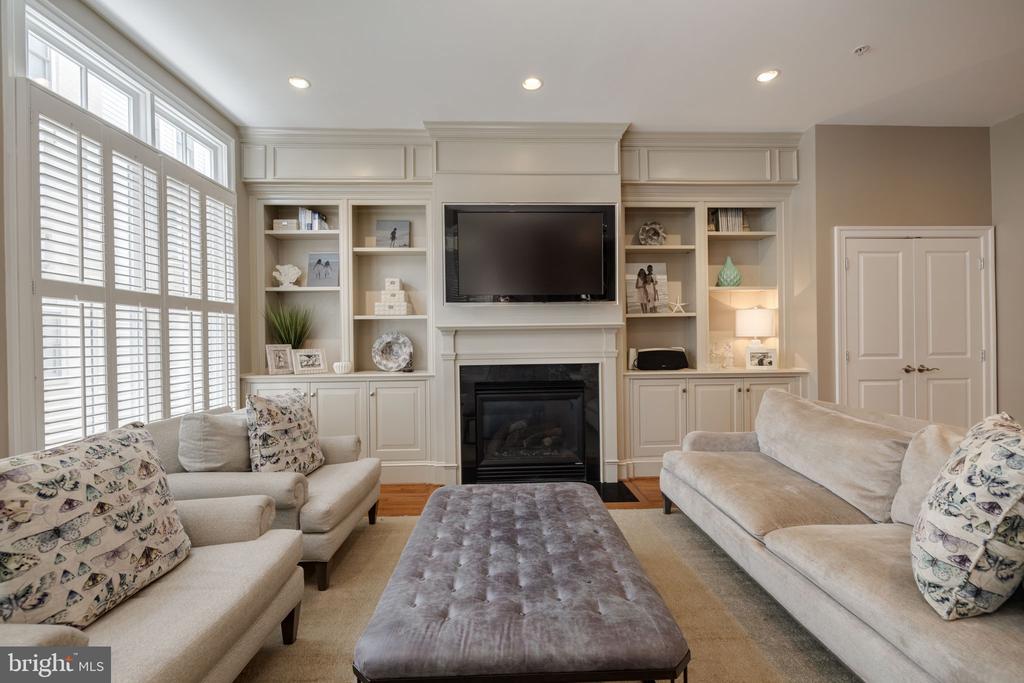 712 BRACEY LANE