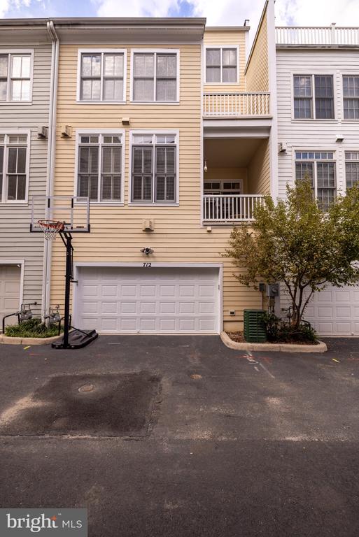 712 BRACEY LANE