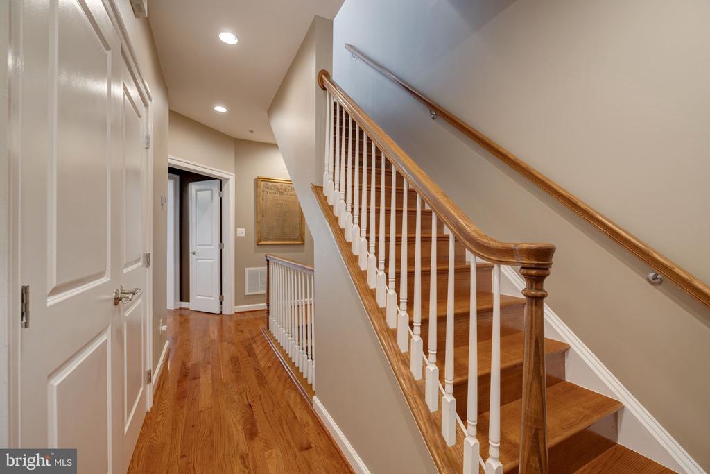 712 BRACEY LANE