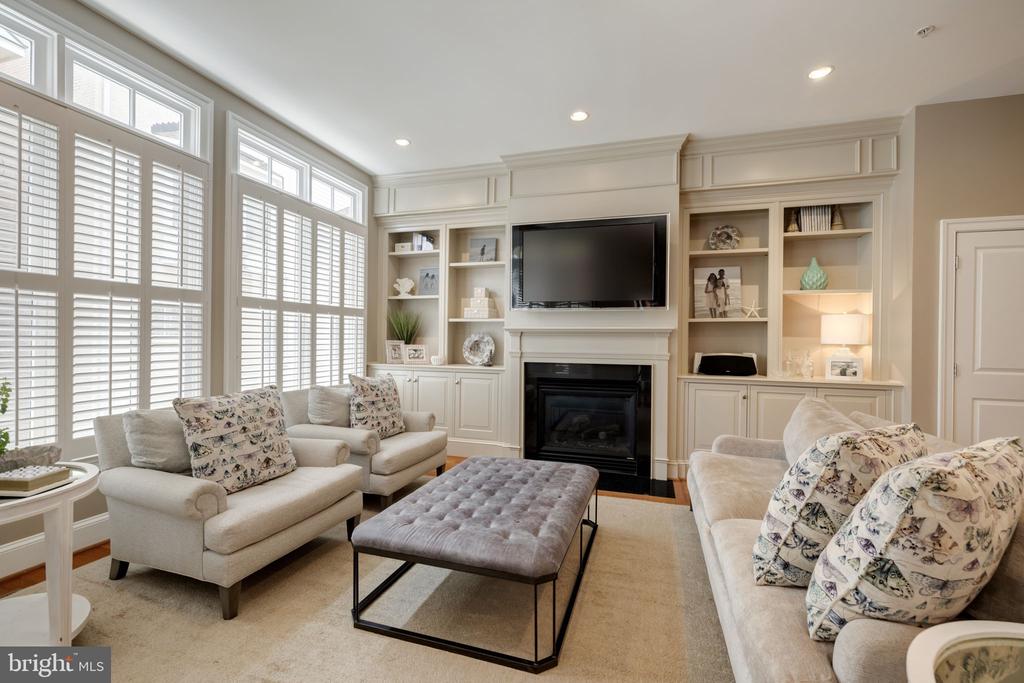 712 BRACEY LANE