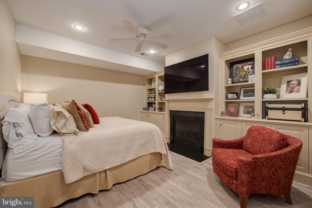 712 BRACEY LANE