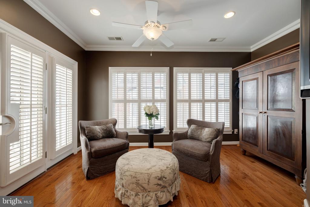 712 BRACEY LANE