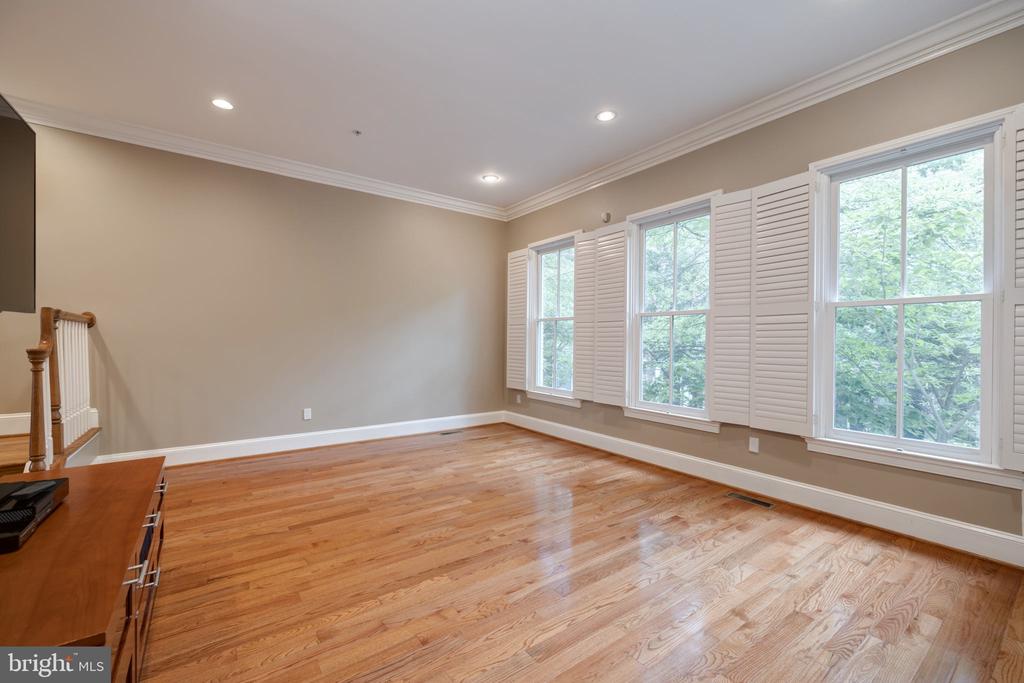 712 BRACEY LANE