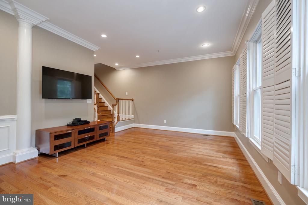 712 BRACEY LANE