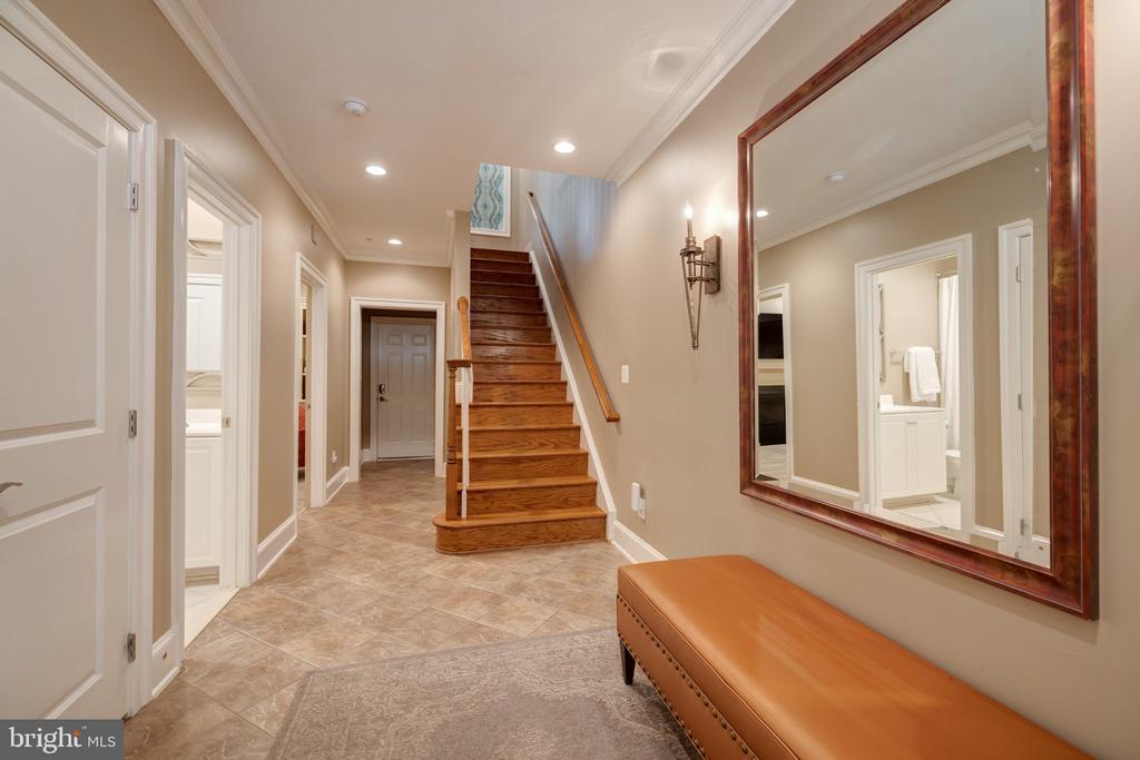 712 BRACEY LANE