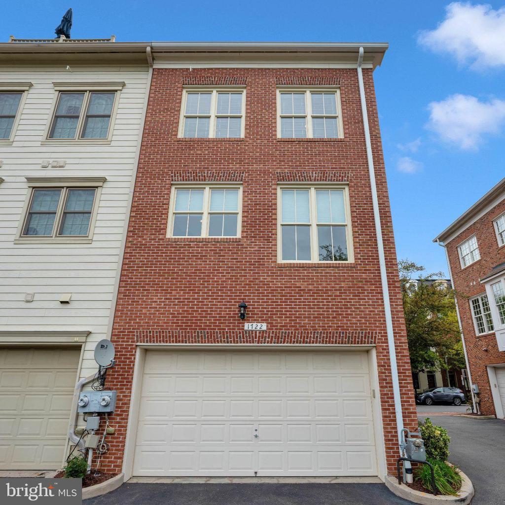 1722 POTOMAC GREENS DRIVE