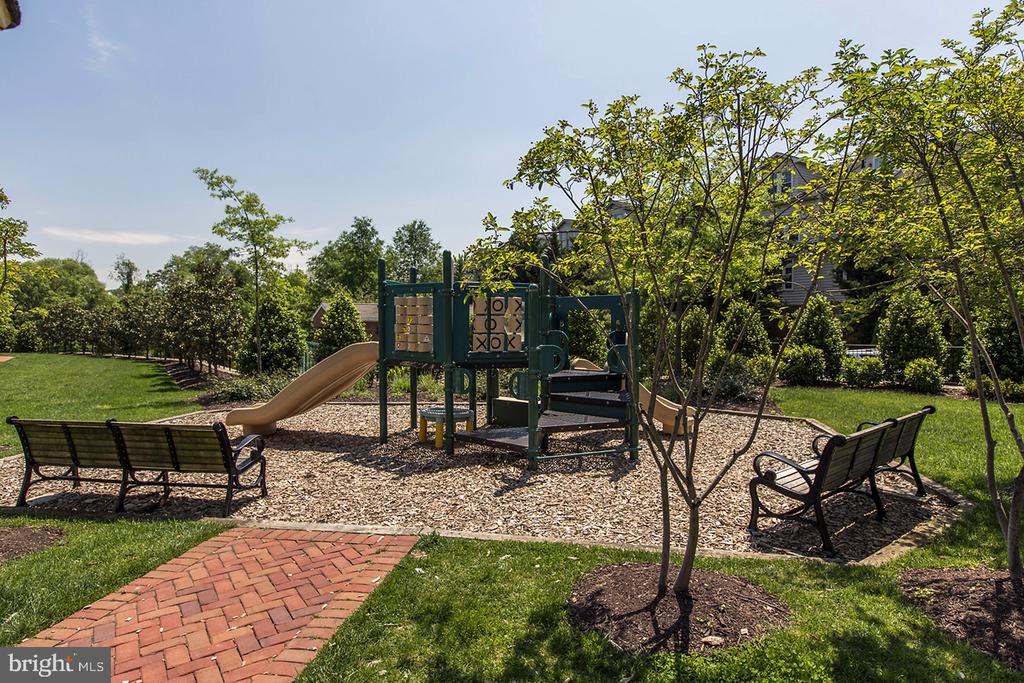 1722 POTOMAC GREENS DRIVE