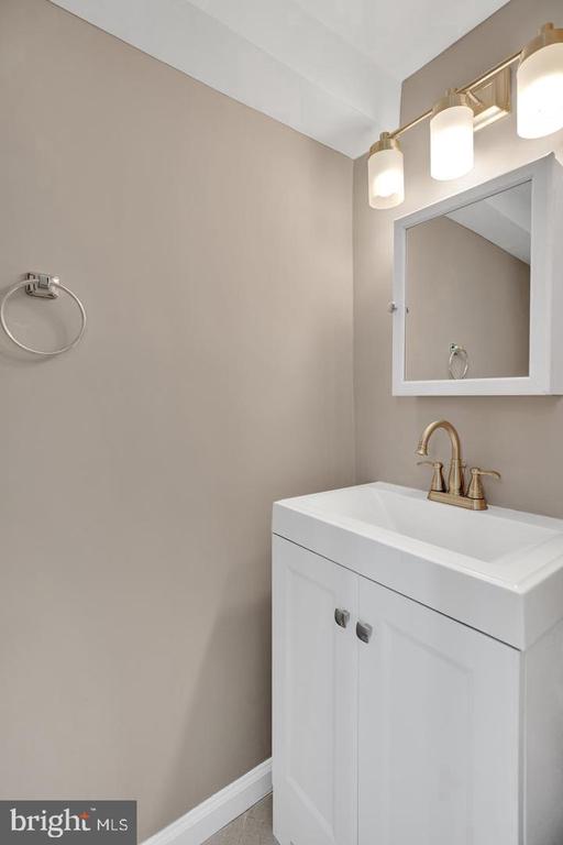 1700 W ABINGDON DRIVE Unit: 203