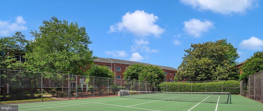 1700 W ABINGDON DRIVE Unit: 203