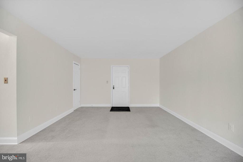 1700 W ABINGDON DRIVE Unit: 203
