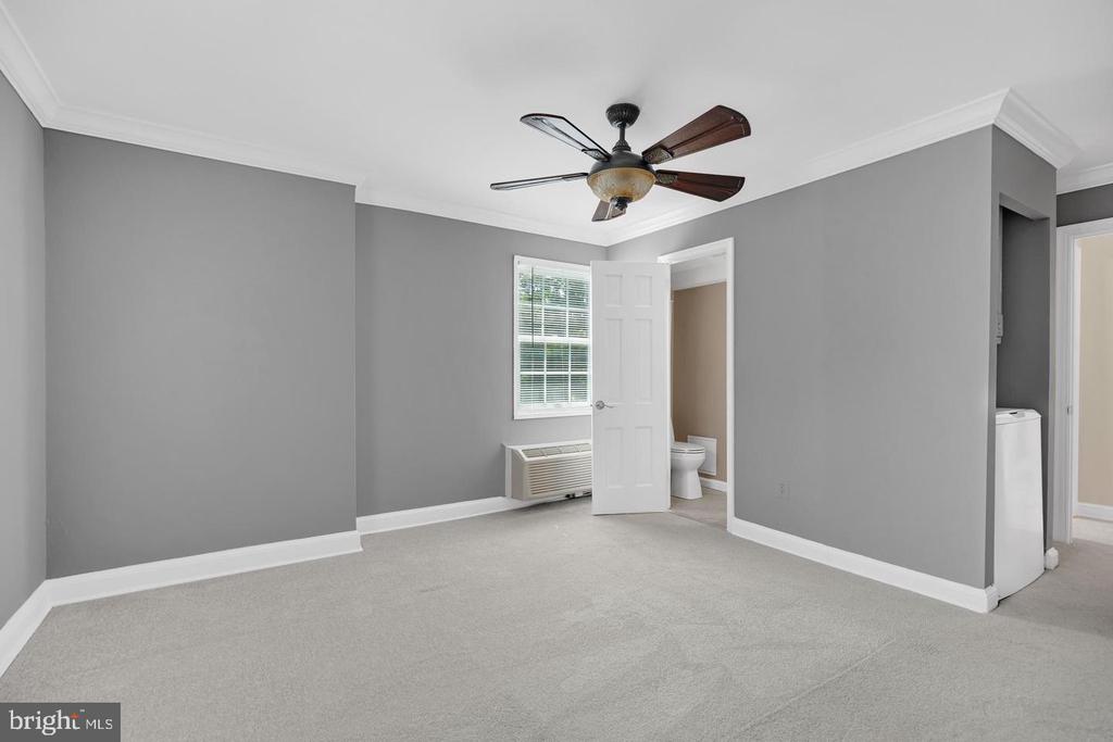 1700 W ABINGDON DRIVE Unit: 203