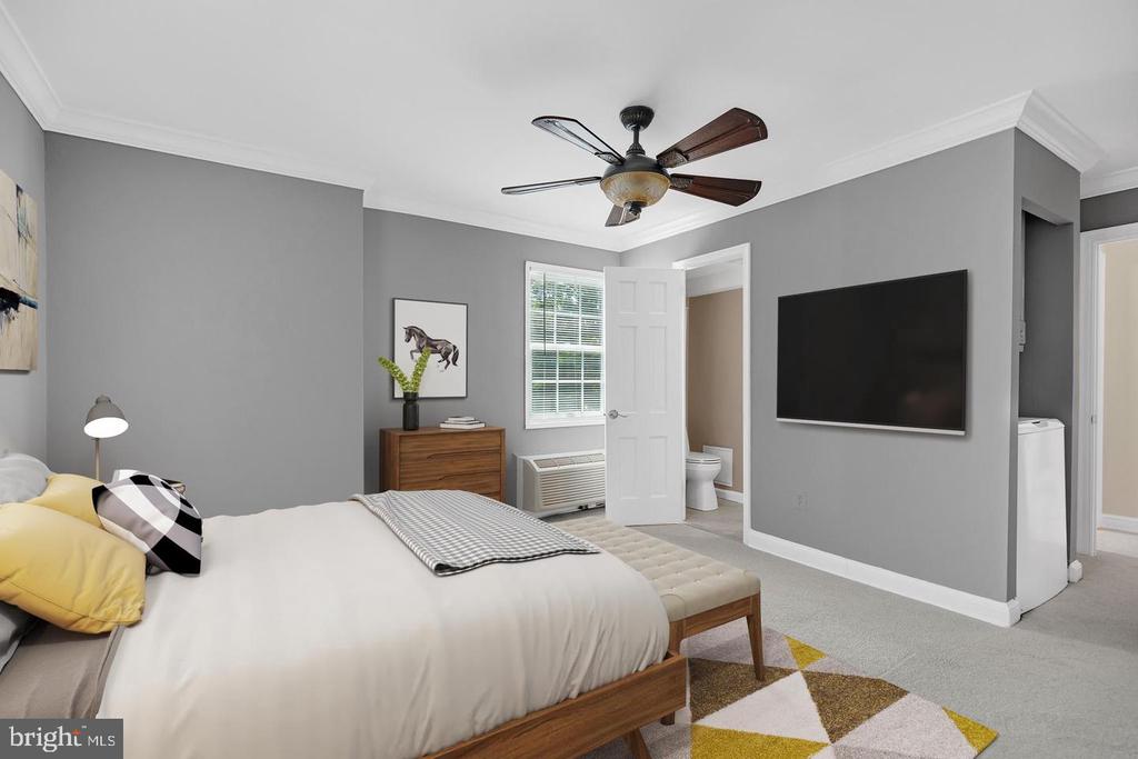 1700 W ABINGDON DRIVE Unit: 203