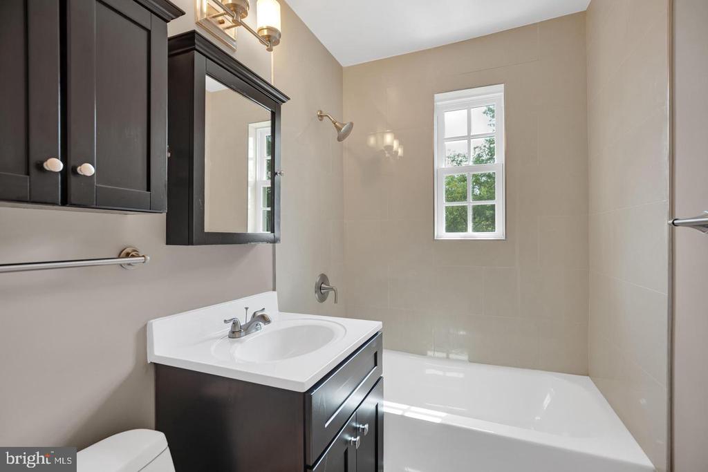 1700 W ABINGDON DRIVE Unit: 203