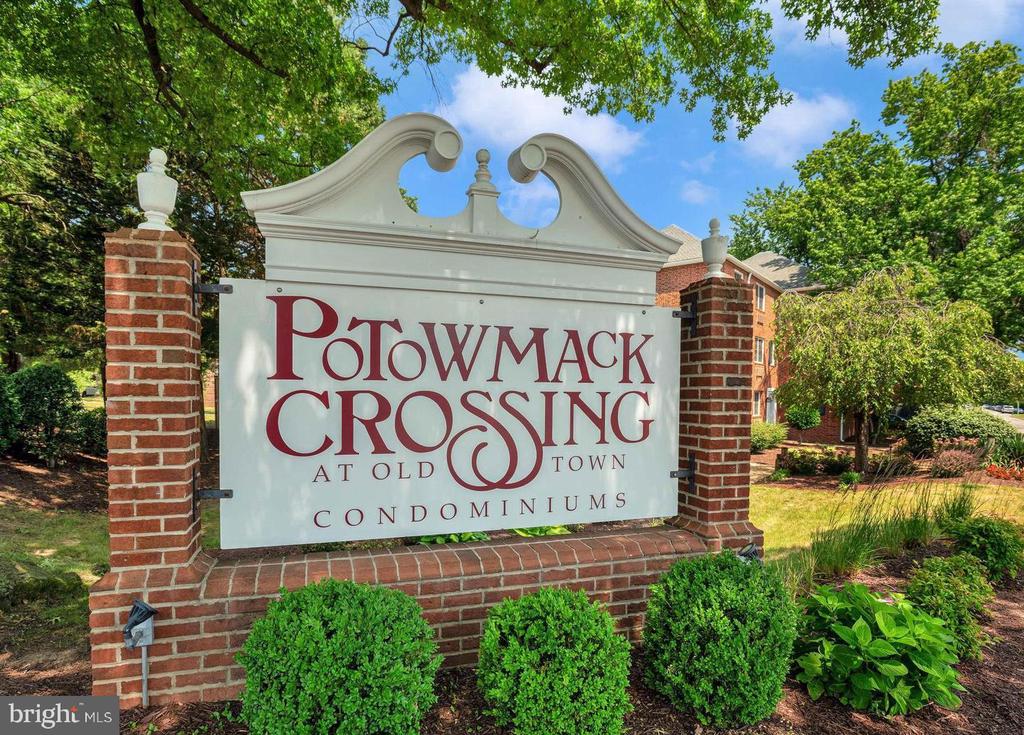 1700 W ABINGDON DRIVE Unit: 203