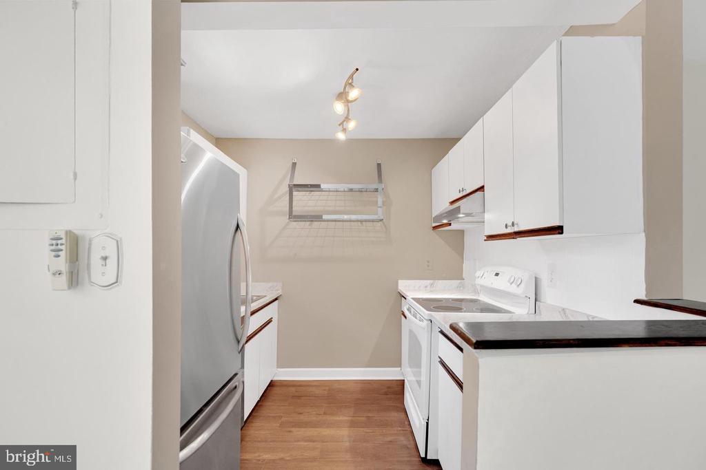 1700 W ABINGDON DRIVE Unit: 203