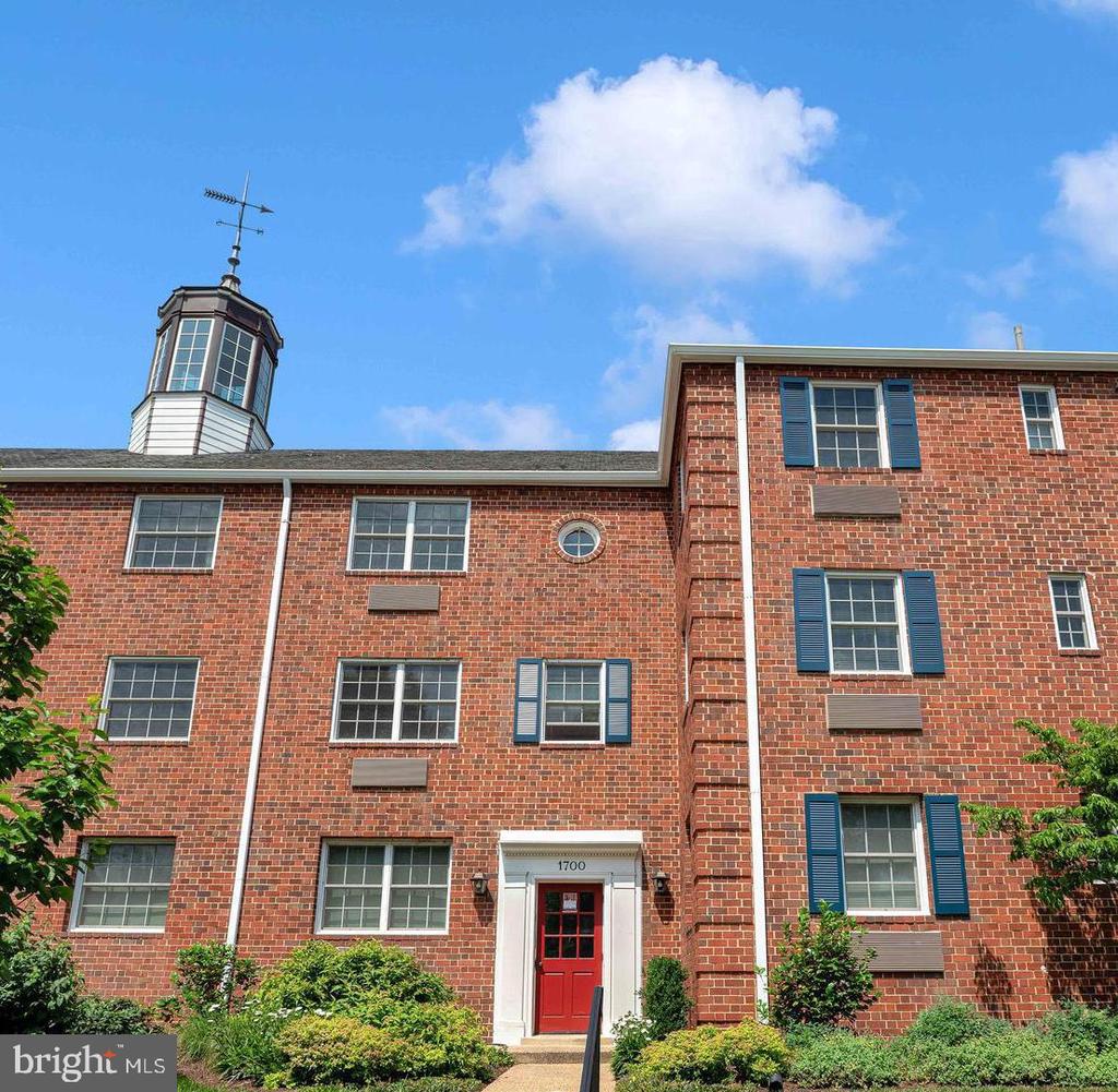 1700 W ABINGDON DRIVE Unit: 203