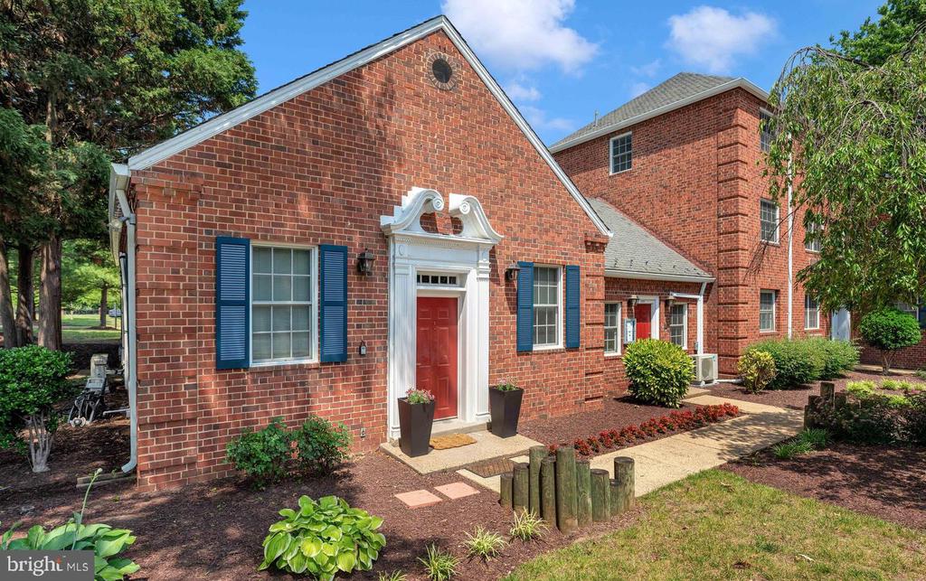 1700 W ABINGDON DRIVE Unit: 203
