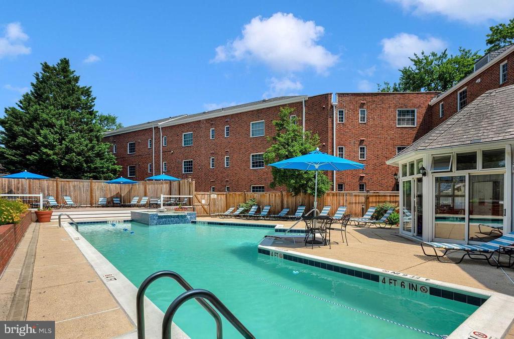 1700 W ABINGDON DRIVE Unit: 203