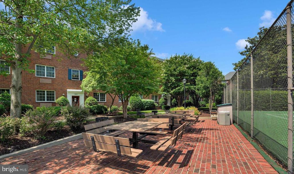 1700 W ABINGDON DRIVE Unit: 203