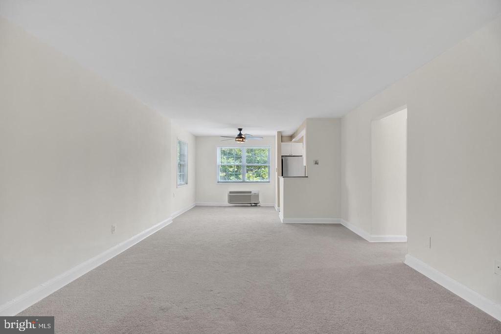 1700 W ABINGDON DRIVE Unit: 203