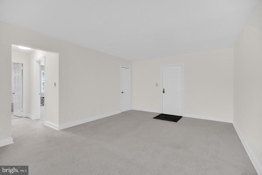 1700 W ABINGDON DRIVE Unit: 203