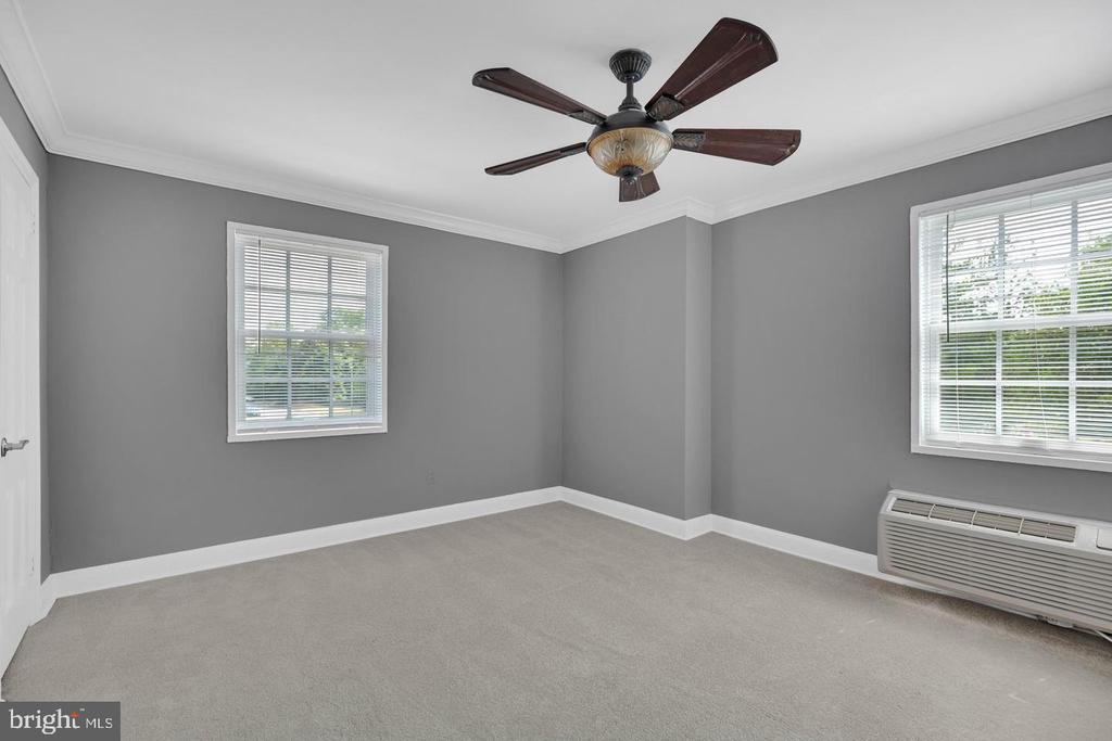 1700 W ABINGDON DRIVE Unit: 203