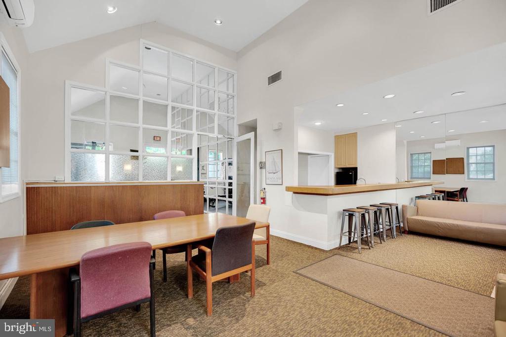 1700 W ABINGDON DRIVE Unit: 203