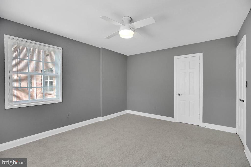 1700 W ABINGDON DRIVE Unit: 203