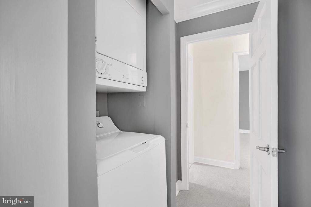 1700 W ABINGDON DRIVE Unit: 203