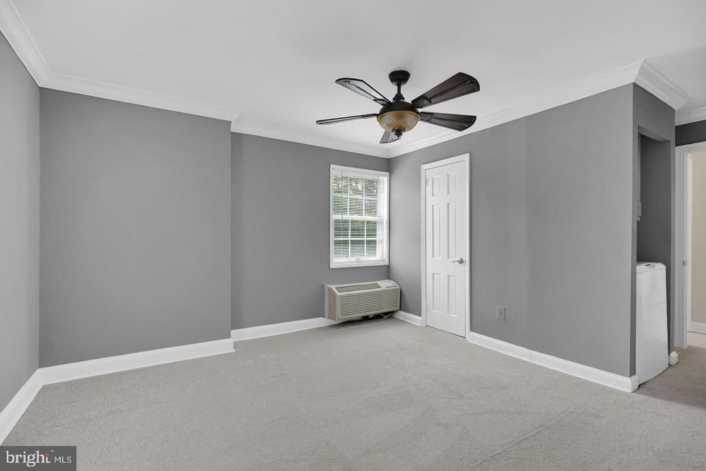 1700 W ABINGDON DRIVE Unit: 203
