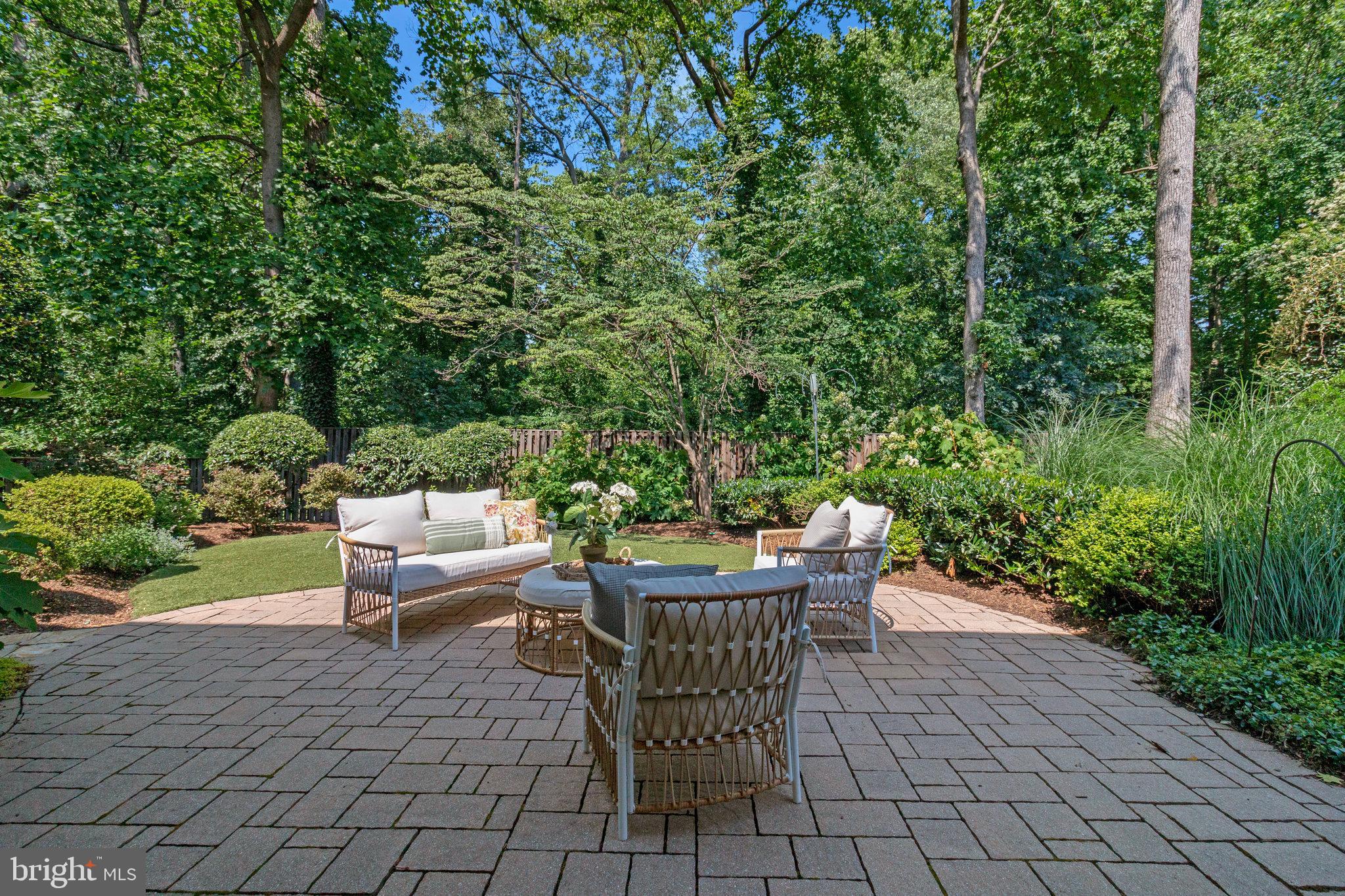 7123 PARK TERRACE DRIVE