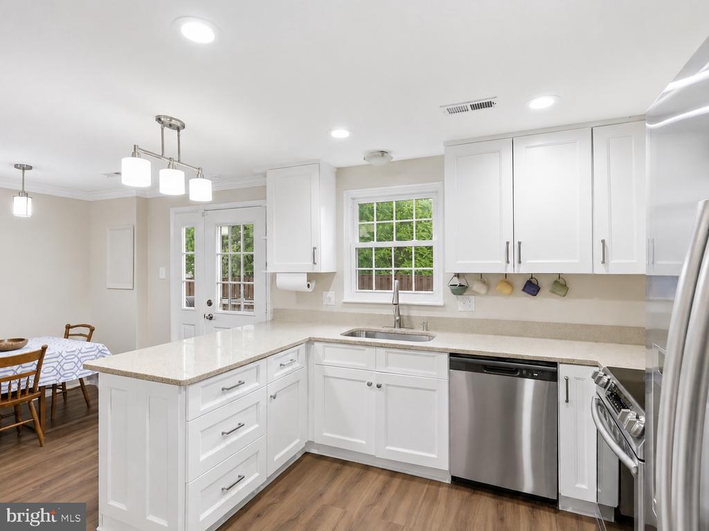 5811 HIGH BLUFF COURT