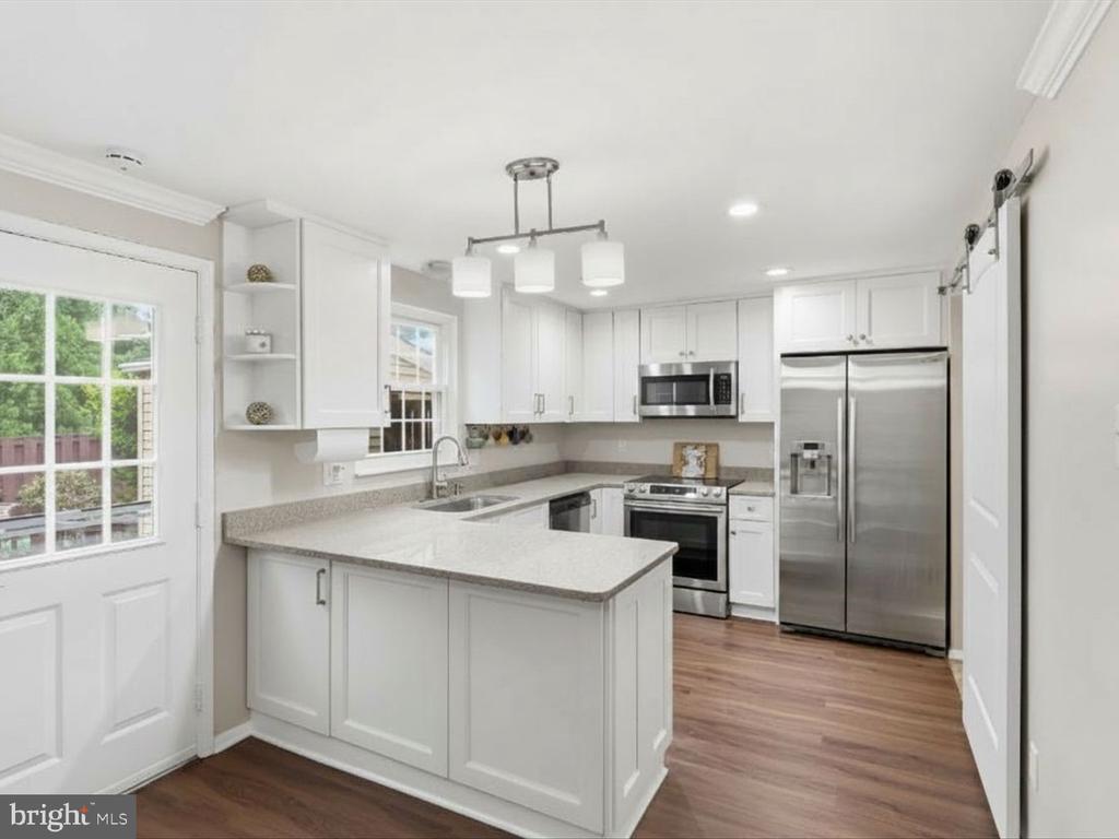 5811 HIGH BLUFF COURT