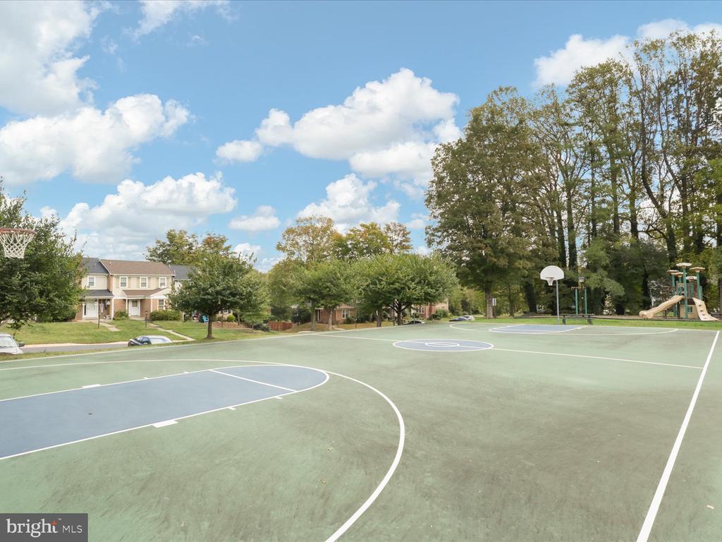5811 HIGH BLUFF COURT