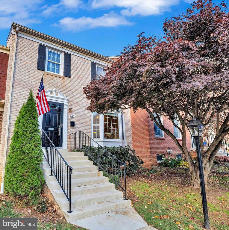 1840 GOLF VIEW COURT