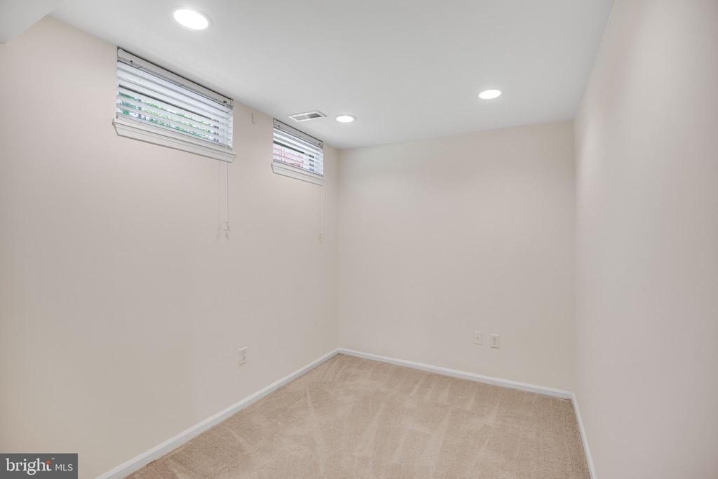 15262 LARKSPUR LANE