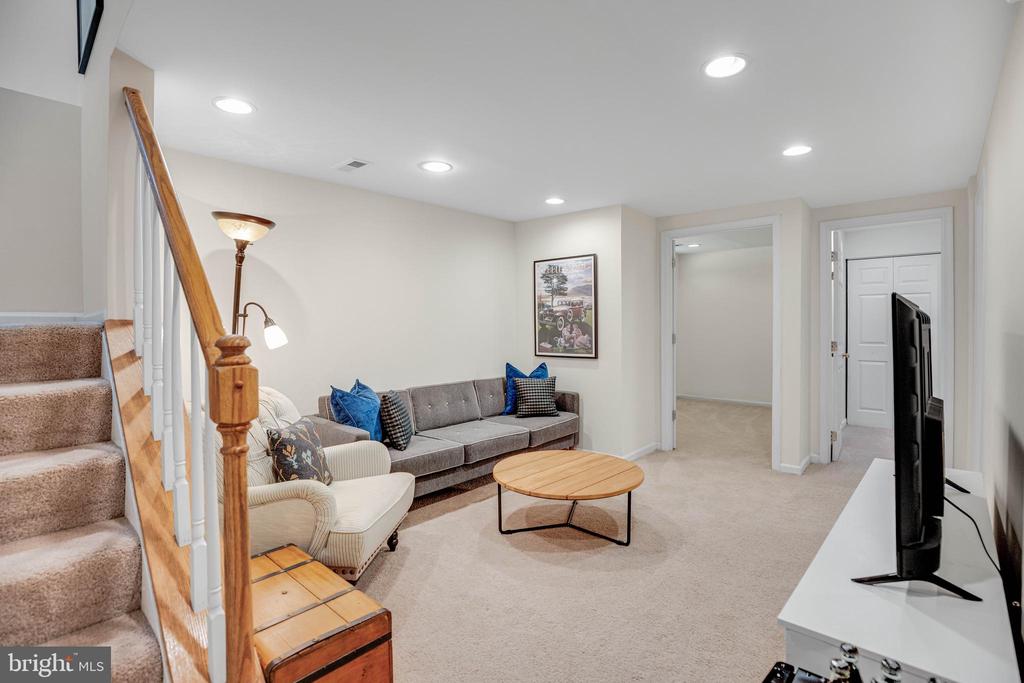 15262 LARKSPUR LANE